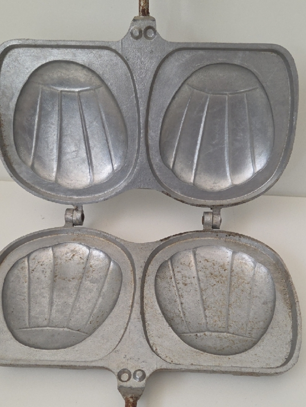 Vintage French Cruisor Aluminum Double-Cavity Shell Stovetop Sandwich Press - Picture 6 of 7